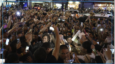 Milei llevó el Tour de la Gratitud a Mar del Plata y este martes hablará en La Derecha Fest