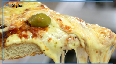 En el Día de la Pizza, degustación masiva y solidaria frente al Obelisco