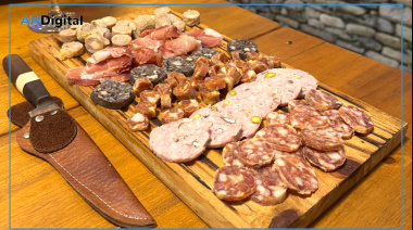 “John Von Diola”: de liderar grupo de música africana a elaborar embutidos artesanales