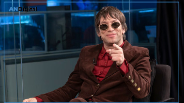 Joaquín Levinton apareció en un bar porteño, cantó un clásico de Turf y el video explotó en redes