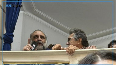 Baradel pasó de hacer paro a estar en primera fila para escuchar a Kicillof