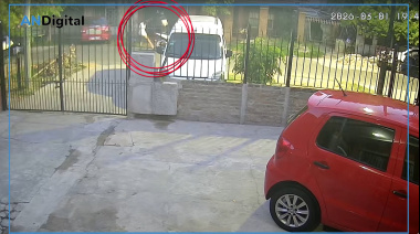 “¿Me vas a meter los cuernos a mí?”: Baleó a su pareja en la calle y luego se la llevó en moto