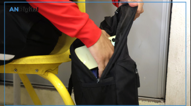 Prohíben el uso de celular durante clases en secundarias porteñas