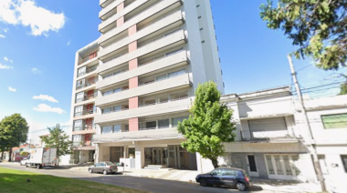 La Plata: Investigan suicidio por el caso de la joven caida de un edificio en calle 19