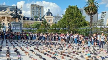 Plaza de Mayo llena y el saludo de Cristina Kirchner desde el balcón