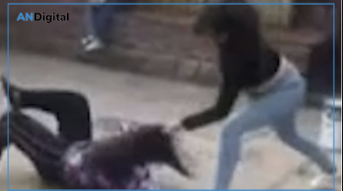 Salvaje golpiza a una alumna con discapacidad en el patio de la escuela