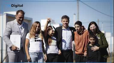 Kicillof desembarcó en Lincoln y entregó 38 viviendas: “La libertad no es un negocio para pocos”