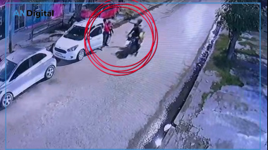 Violento robo: Motochorros le apuntan a un bebé durante un asalto en Laferrere