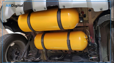 Nafta por las nubes: subió 400 % con Milei y explotan las conversiones a GNC