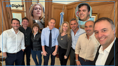 Adorni saca la selfie en la Rosada mientras arde la interna en LLA: Lilia vs. Gordo Dan