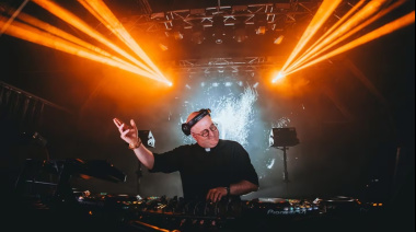 El cura DJ tocará gratis en Plaza de Mayo y hay un detalle clave