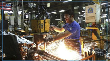 La actividad económica cayó 2,1% en febrero y la industria sufrió un duro desplome según el INDEC