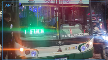 Tránsito salvaje en La Plata: chocó contra un colectivo y al escapar atropelló al chofer