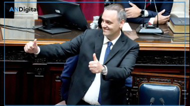 Con música de “Rocky” y el respaldo de Milei, Adorni dijo que no cometió “ningún delito”