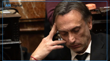 Cobra más de $ 8 millones: diputado libertario se quedó dormido mientras exponía Adorni