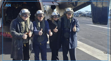 Milei viajó a Mar del Plata para fotografiarse en un portaaviones de EE.UU.