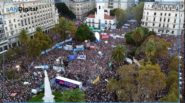 Multitudinaria marcha universitaria: una marea humana colmó Plaza de Mayo contra el ajuste