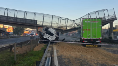 Panamericana, kilómetro 51,5: un puente cayó sobre la autopista en Escobar