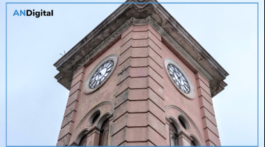 El reloj de Mataderos vuelve a marcar las horas: la Ciudad restaura un ícono centenario