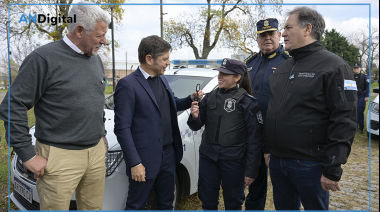 Kicillof desembarcó en Pergamino con patrulleros y duras críticas a la “motosierra” de Milei en seguridad