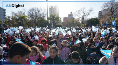 Alak acompañó a mil estudiantes en el acto de Promesa de Lealtad a la Bandera en La Plata
