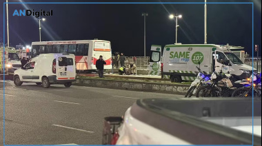Un colectivo se subió a la rambla en Mar del Plata y atropelló a varias personas: Murió una mujer