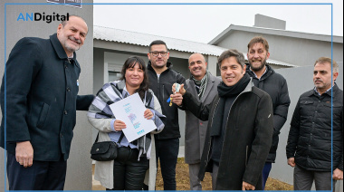 Kicillof entregó viviendas, escrituras y patrulleros en Bahía Blanca, y cargó contra Nación