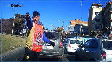 Dramático intento de robo en La Matanza: le apuntó con un arma mientras esperaba el semáforo
