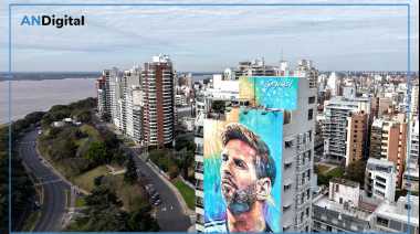 Se renueva el mural de Messi en Rosario a metros del Monumento Nacional a la Bandera