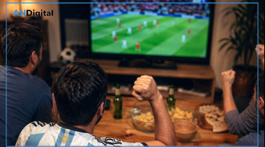 Doble pantalla: la mitad de los argentinos usa redes sociales mientras sigue los partidos por TV