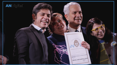 Kicillof y Alak entregaron 400 escrituras gratuitas a familias de La Plata