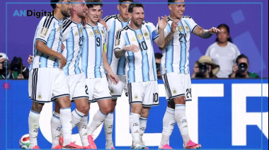 Camiseta albiceleste, pantalón y medias blancas: el look de la Selección para la final