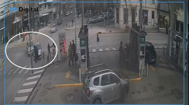Locura en Mardel: conductora con licencia trucha chocó a un auto y atropelló a dos peatones