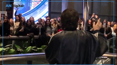Turf revolucionó Córdoba con set acústico sorpresa en un shopping