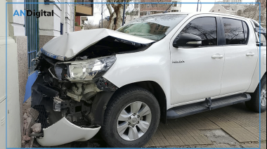 Tragedia en La Plata: un hombre de 67 años se descompensó al volante, chocó en Plaza Moreno y murió