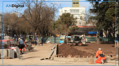 Recta final en la puesta en valor de la Plaza España de La Plata