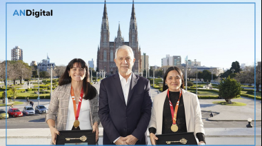 Julio Alak distinguió a Majo y Vicky Granatto: “La Plata volvió a ser la ciudad más feliz del mundo”