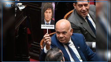 “I love Margaret”: el cartel de un diputado y veterano de Malvinas contra Milei en plena sesión