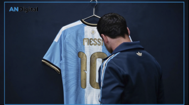 Messi presentó la camiseta para su último partido en Argentina: "Para toda la vida"