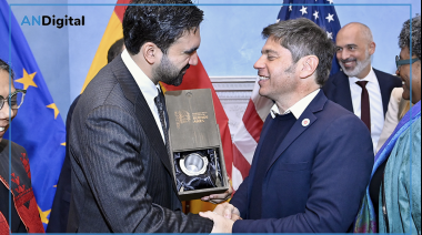 Kicillof en EE.UU.: sumó una foto de alto voltaje con Pedro Sánchez y el alcalde de Nueva York