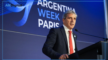 Luis Caputo llevó su “comprá campeón” a París: “Inviertan, la oportunidad es ahora”