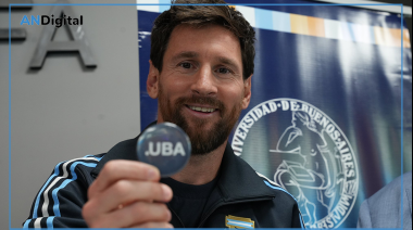 Lionel Messi fue distinguido por la UBA antes de su última función en la Selección