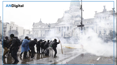 Tensión en la marcha universitaria: encapuchados, gases e incidentes con la policía