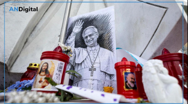 El Papa León XIV recibe el alta y sale del Policlínico Gemelli