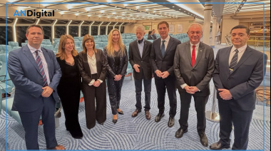 Karina, Santilli y Bullrich se sacaron la foto en el nuevo ferry 100 % eléctrico de Buquebus