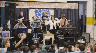 La banda de Charly García celebró su cumpleaños tocando en una escuela pública