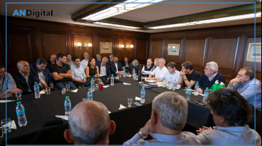 Axel Kicillof expande su armado a Santa Fe: “Seguimos construyendo la alternativa amplia”