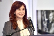 Cristina reversionó el hit de “funcionarios que no funcionan” y condenó la “gira artística” de Milei