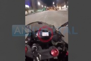 Se filmó conduciendo su moto a más de 200 km/h en Mar del Plata y publicó el video en redes