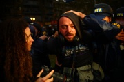 Otro miércoles de tensión en la marcha de jubilados: Gases, heridos y fotógrafos detenidos